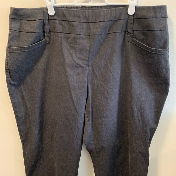 Penningtons Savvy Fit dark gray Capri Pants 20p - Picture 2 of 8